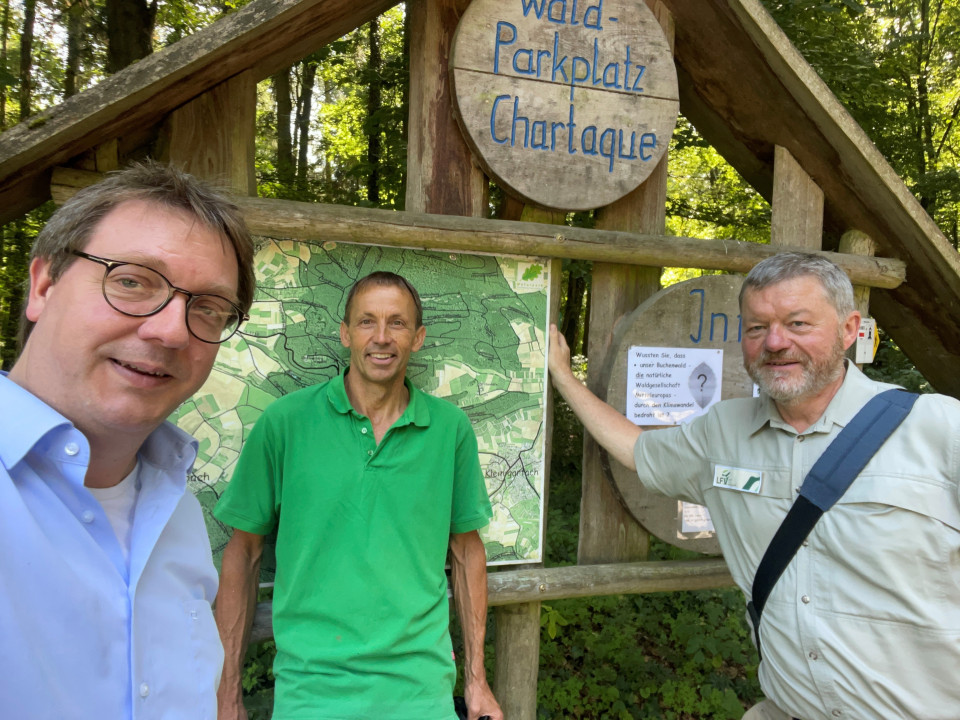 v.l.n.r.: Dr. Michael Preusch MdL, Forstrevierleiter Jrgen Stahl und Martin Rter/Leiter Kreisforstamt Heilbronn